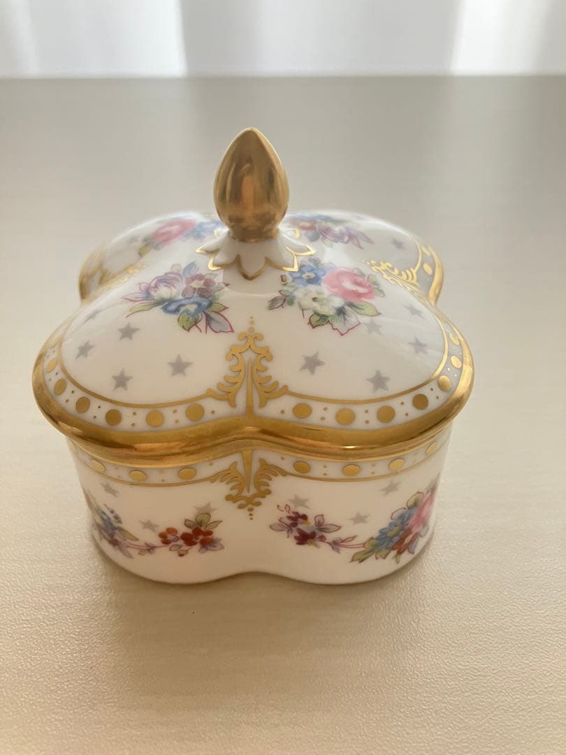 ロイヤルクラウンダービー　ロイヤルアントワネット　蓋付き　小物入れ