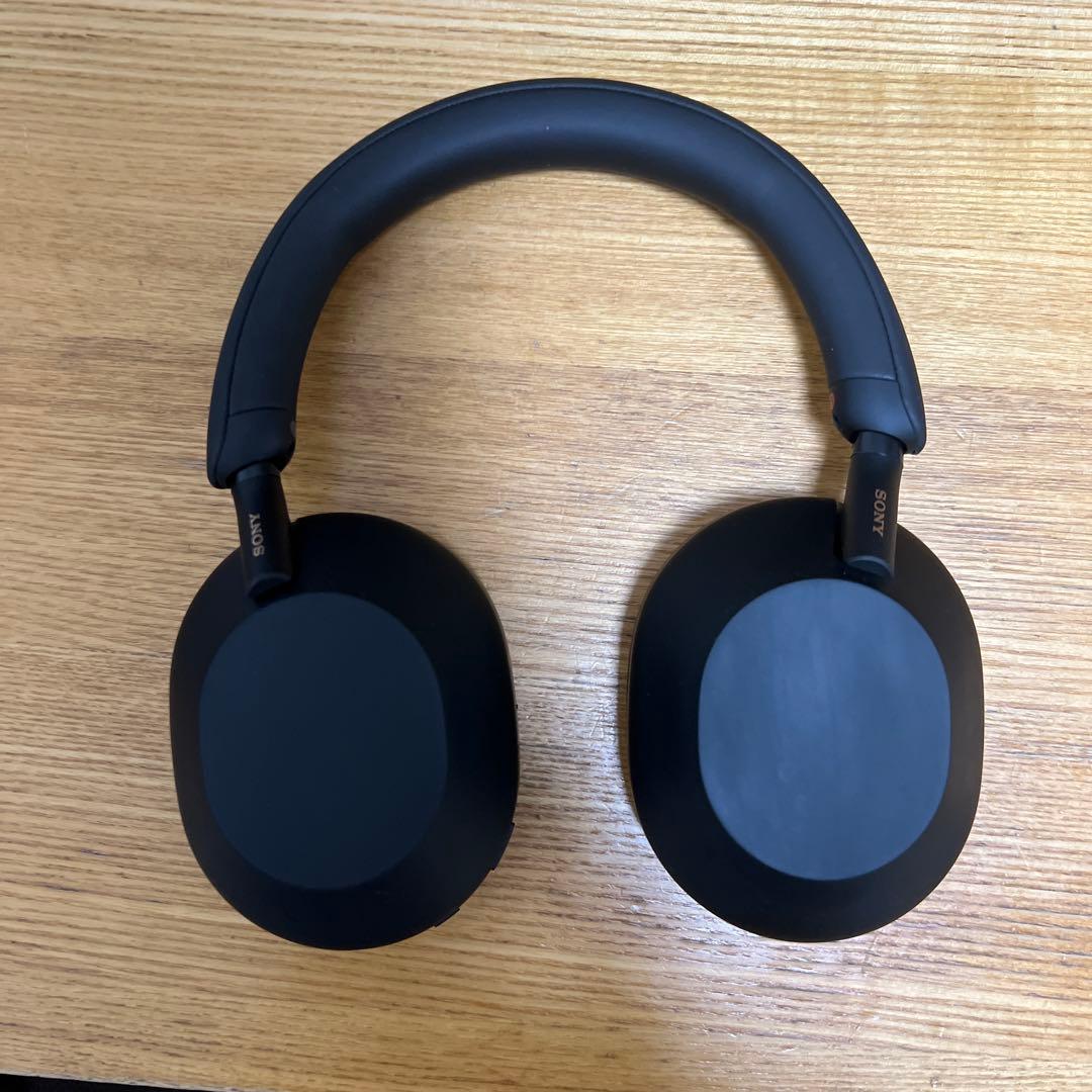 ソニー　WH-1000XM5 ブラック ワイヤレスヘッドホン 収納ケース付き