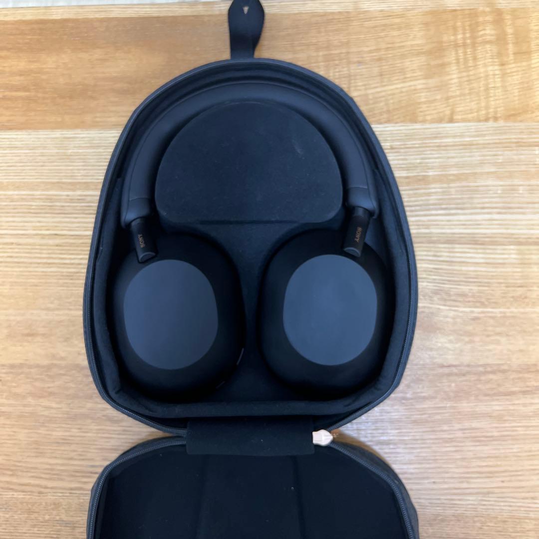 ソニー　WH-1000XM5 ブラック ワイヤレスヘッドホン 収納ケース付き