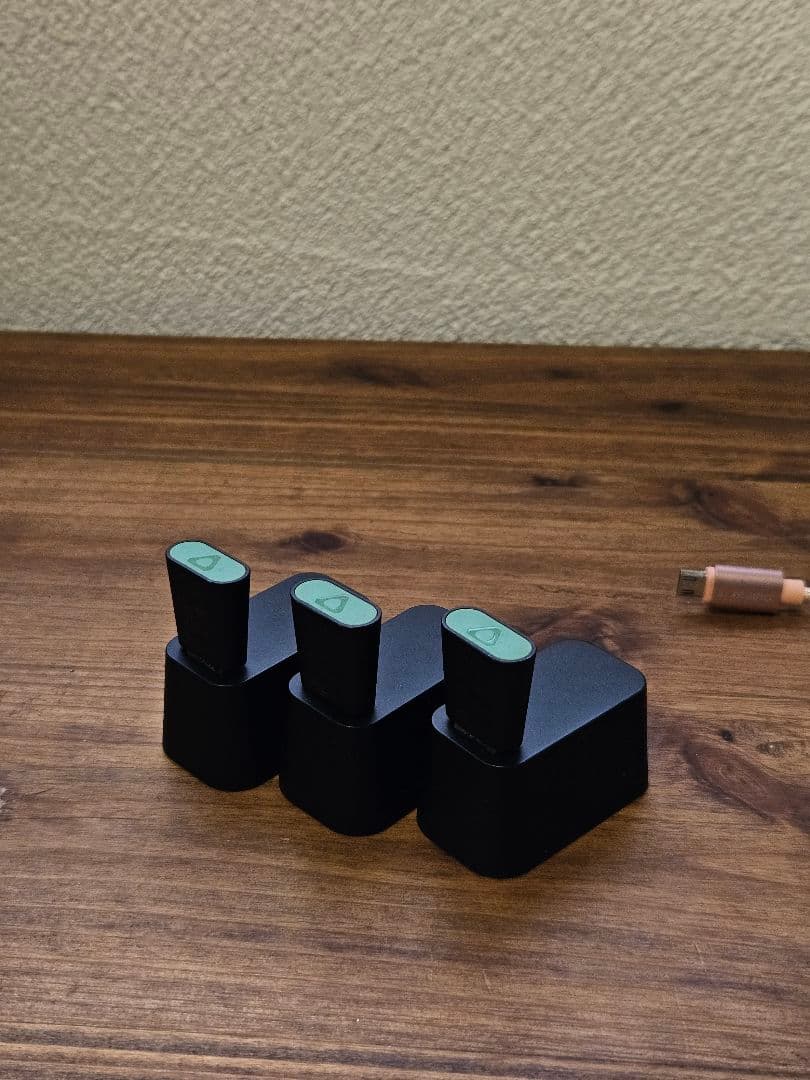 HTC VIVE Tracker (2018) 3個セット+USBハブ