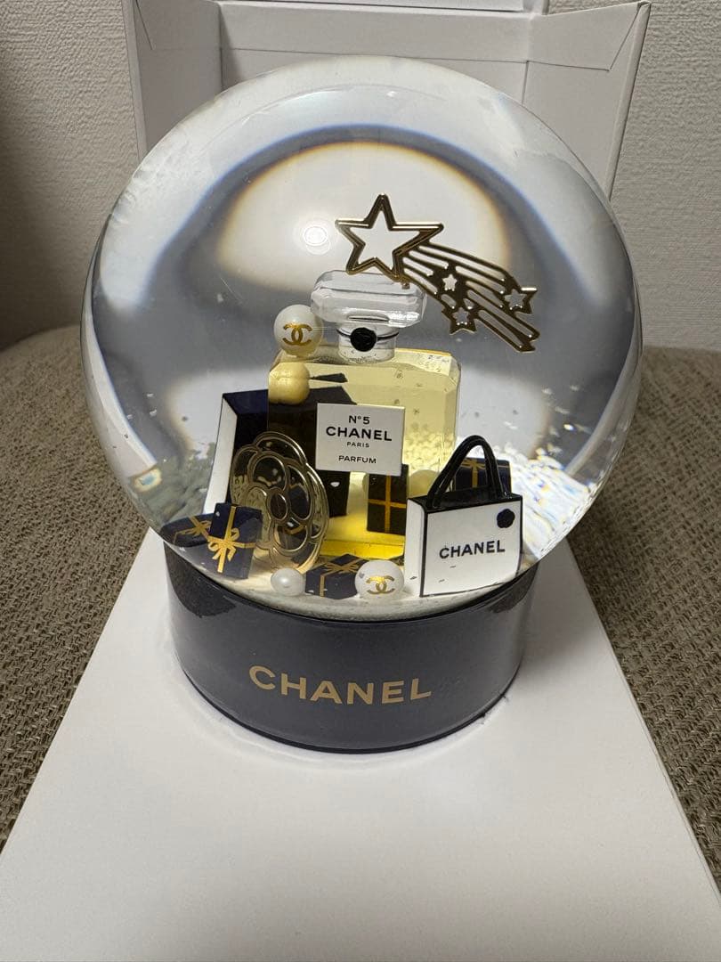 ケンケン CHANELスノードーム2025