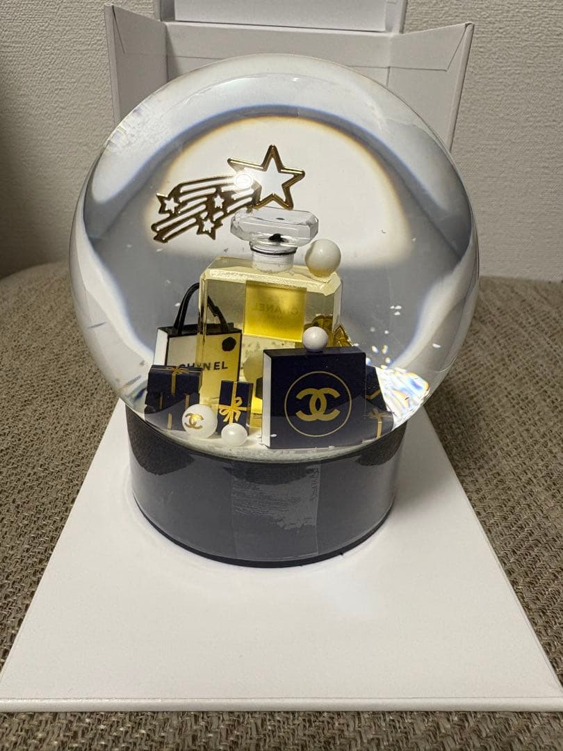 ケンケン CHANELスノードーム2025