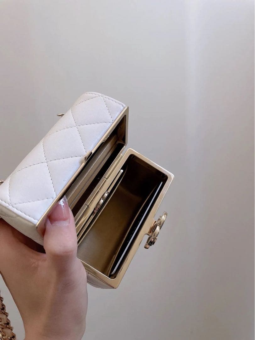 CHANEL ホワイト ミニバッグ