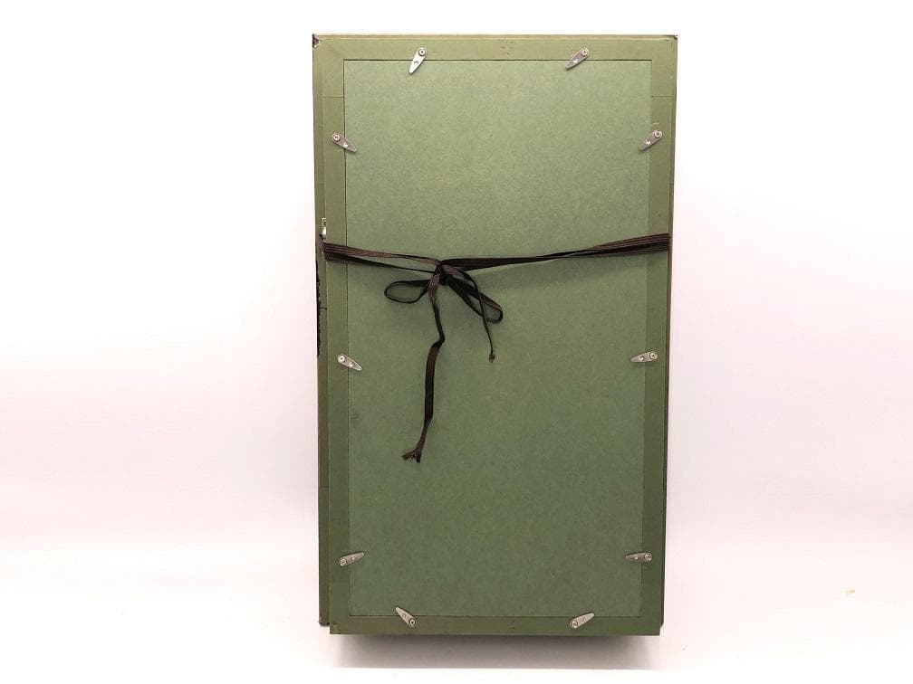 【 家紋金銅彫金馬鈴 額装 】　江戸時代　上がり藤に矢の字　宇の字