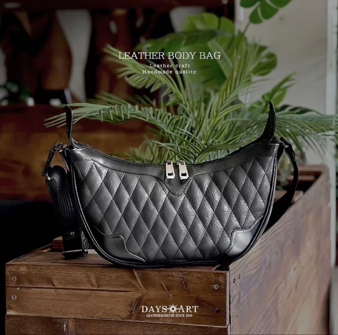 DAYSART 本革弓張月 ショルダーバッグ キルティング ボディバッグ