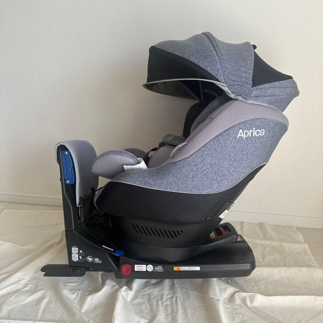 ① Aprica チャイルドシート