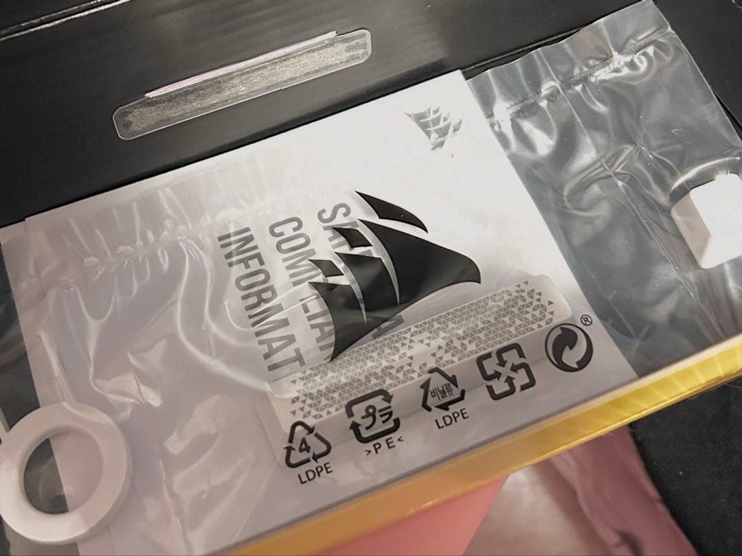 CORSAIR K65 RGB MINI メカニカルキーボード ホワイト