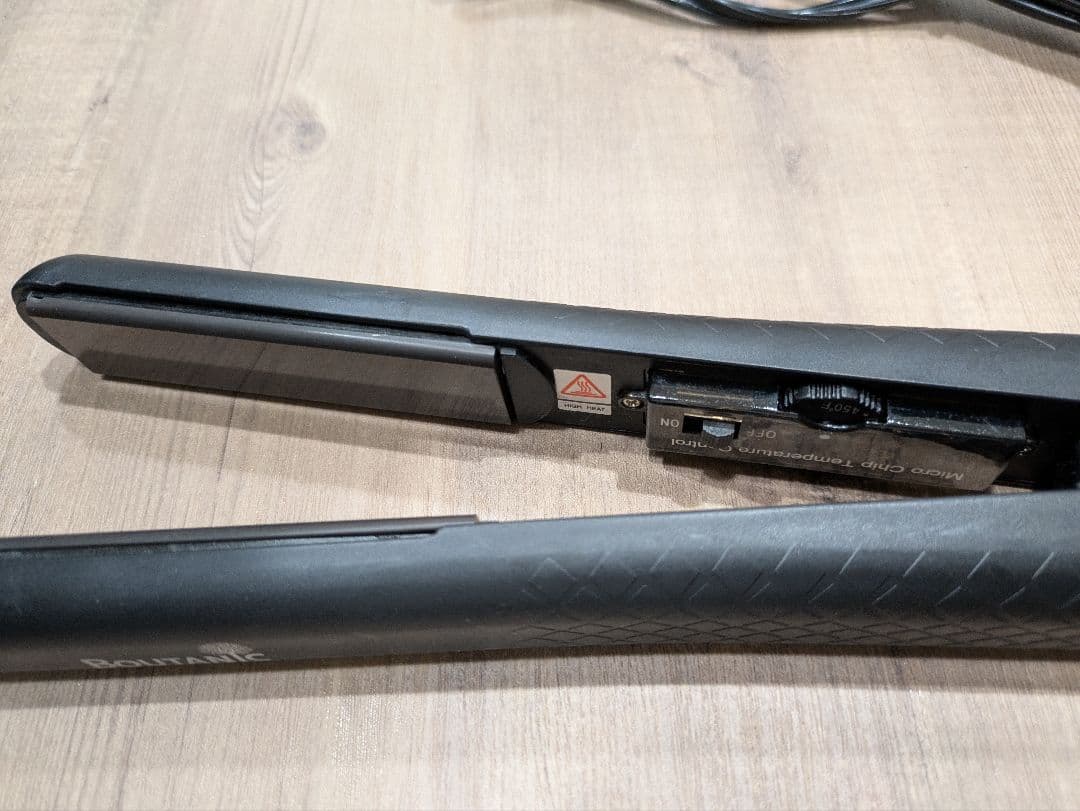 BOUTANIC ボタニック　ストレート　ヘアアイロン ブラック