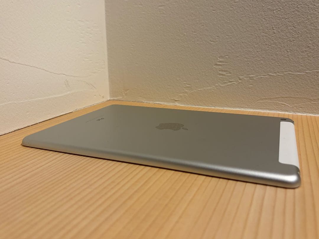 【美品】Apple iPad (第6世代) バッテリー100%シルバー本体箱付き