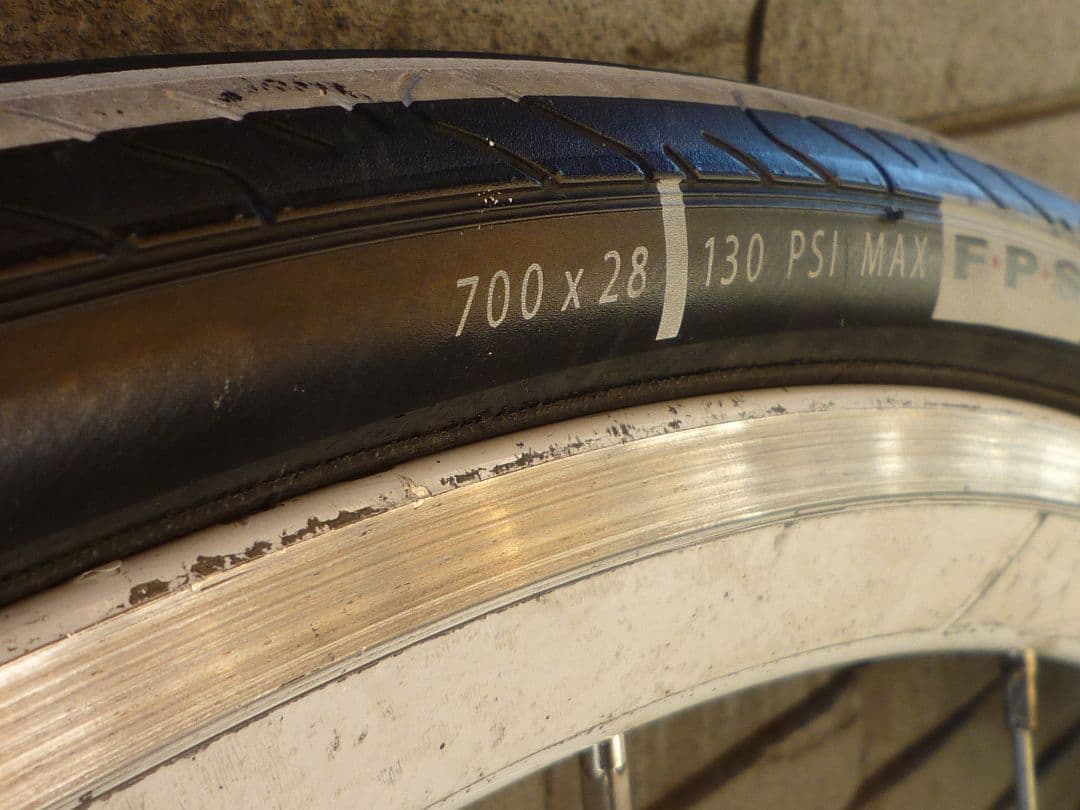 700Cホイール前後セット ホワイトリム ピスト タイヤ付きTPUチューブ