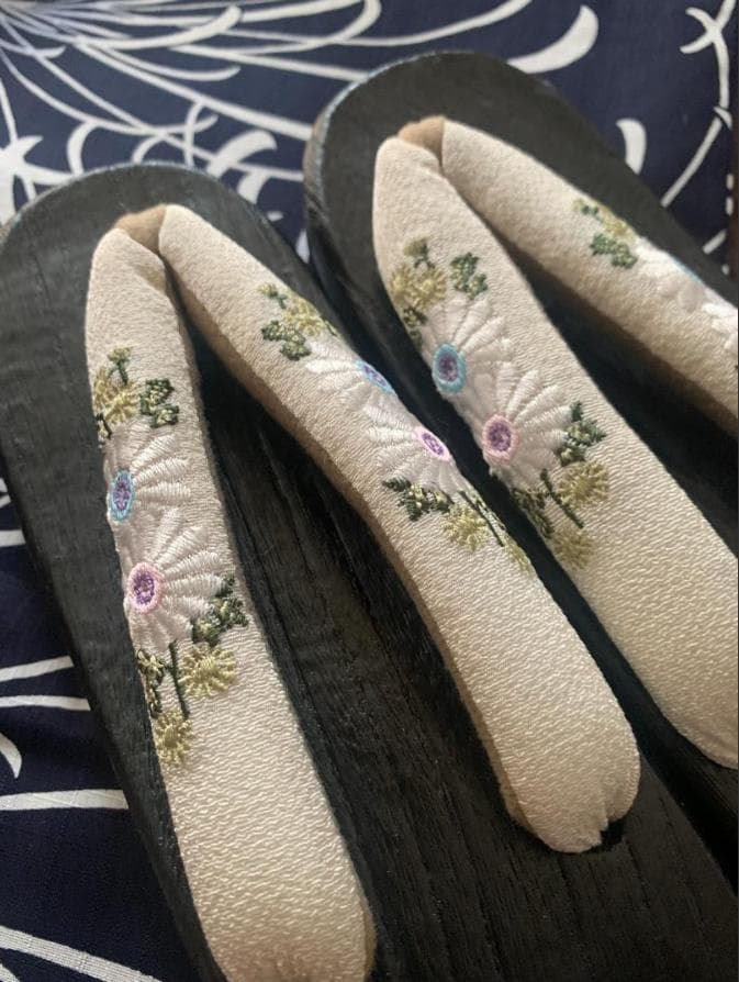 ◆大人ゆかた◆糸菊花火涼し黒浴衣◆どなたでもお似合いになる古典シンプル柄◆高級