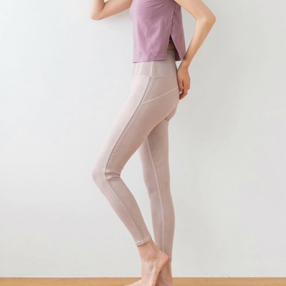 スカーラ　上下セット　トップス＆レギンス　モカ　S ヨガウェア　LAVA