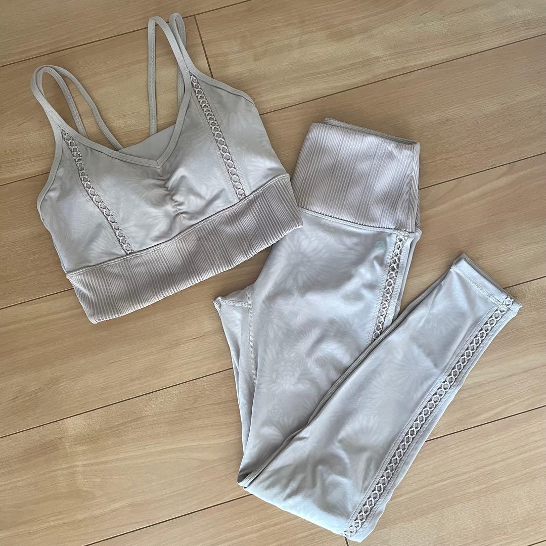 スカーラ　上下セット　トップス＆レギンス　モカ　S ヨガウェア　LAVA