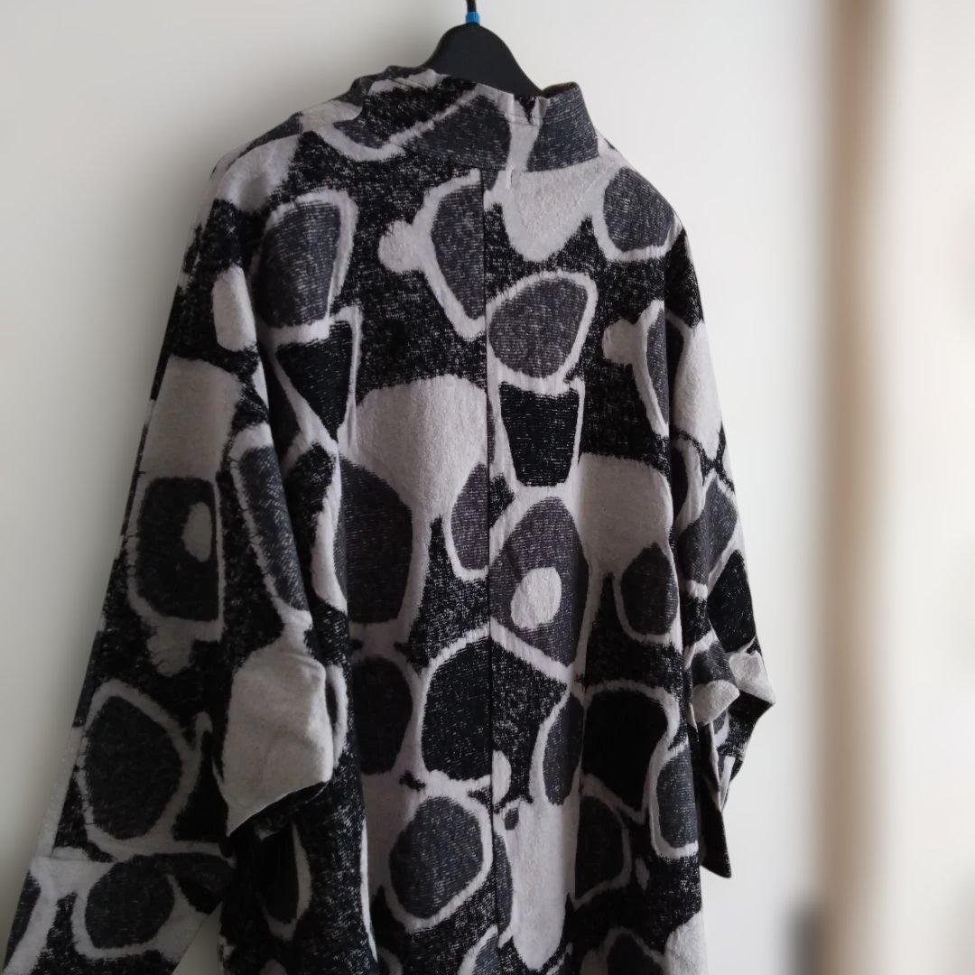 【新品】FUGAFUGA　黒と薄いグレー色の抽象模様 長袖チュニック　F