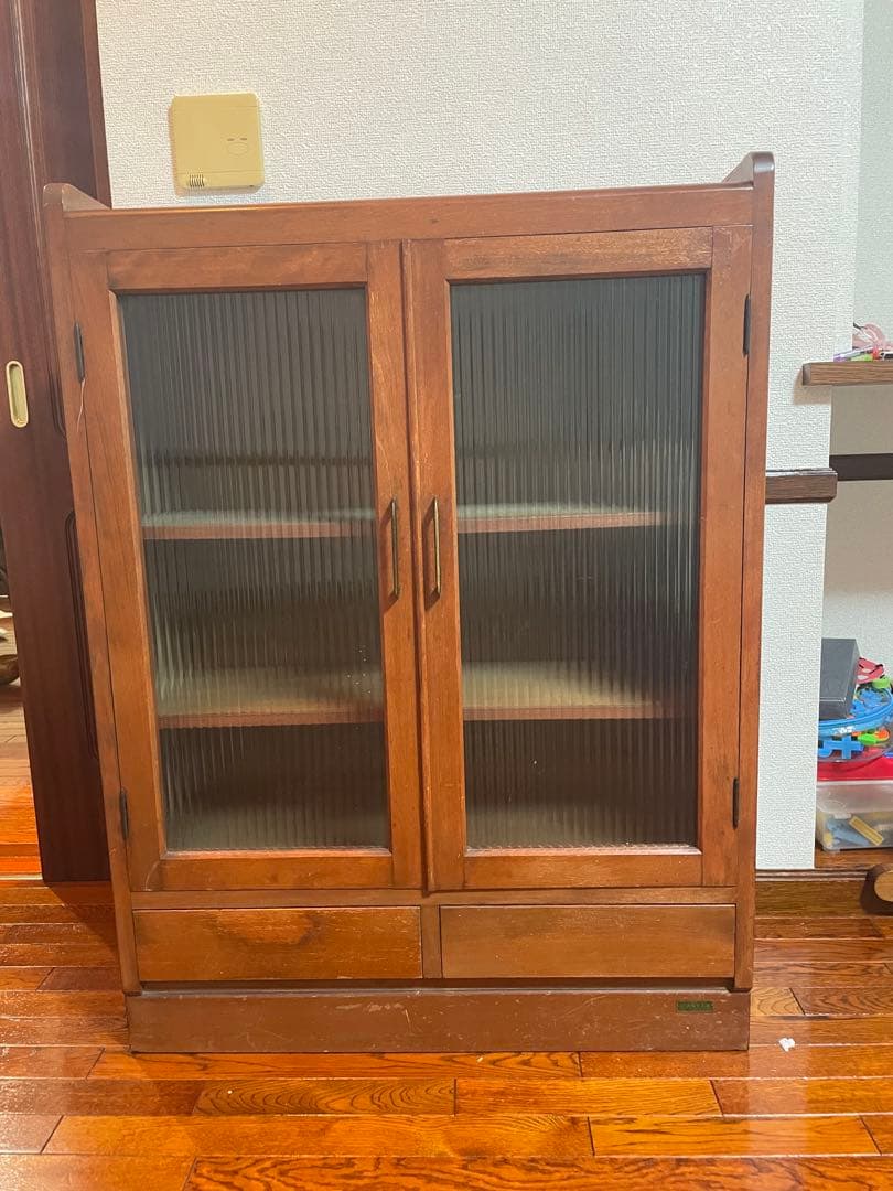 木製キャビネット 波型ガラス扉付き　古道具