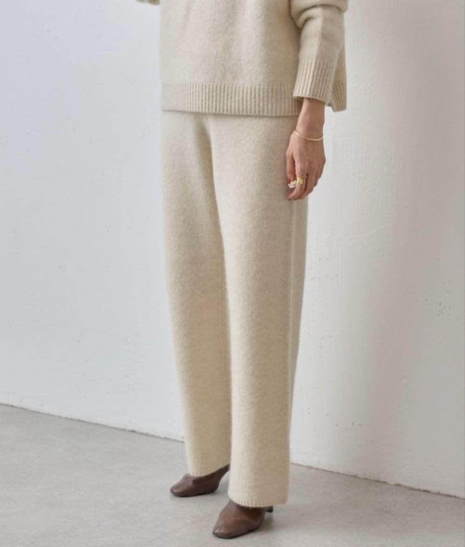 美品　ビアズリー　ホワイトヤクニットパンツ　ヤク100%