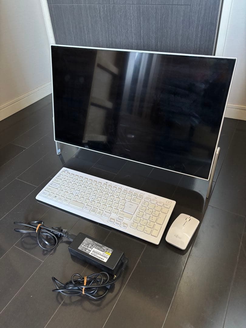 富士通　FMV ESPRIMO FMVF70B3W