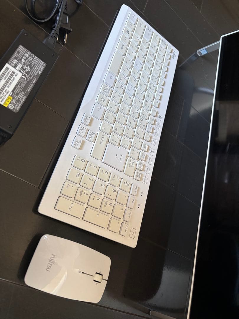 富士通　FMV ESPRIMO FMVF70B3W