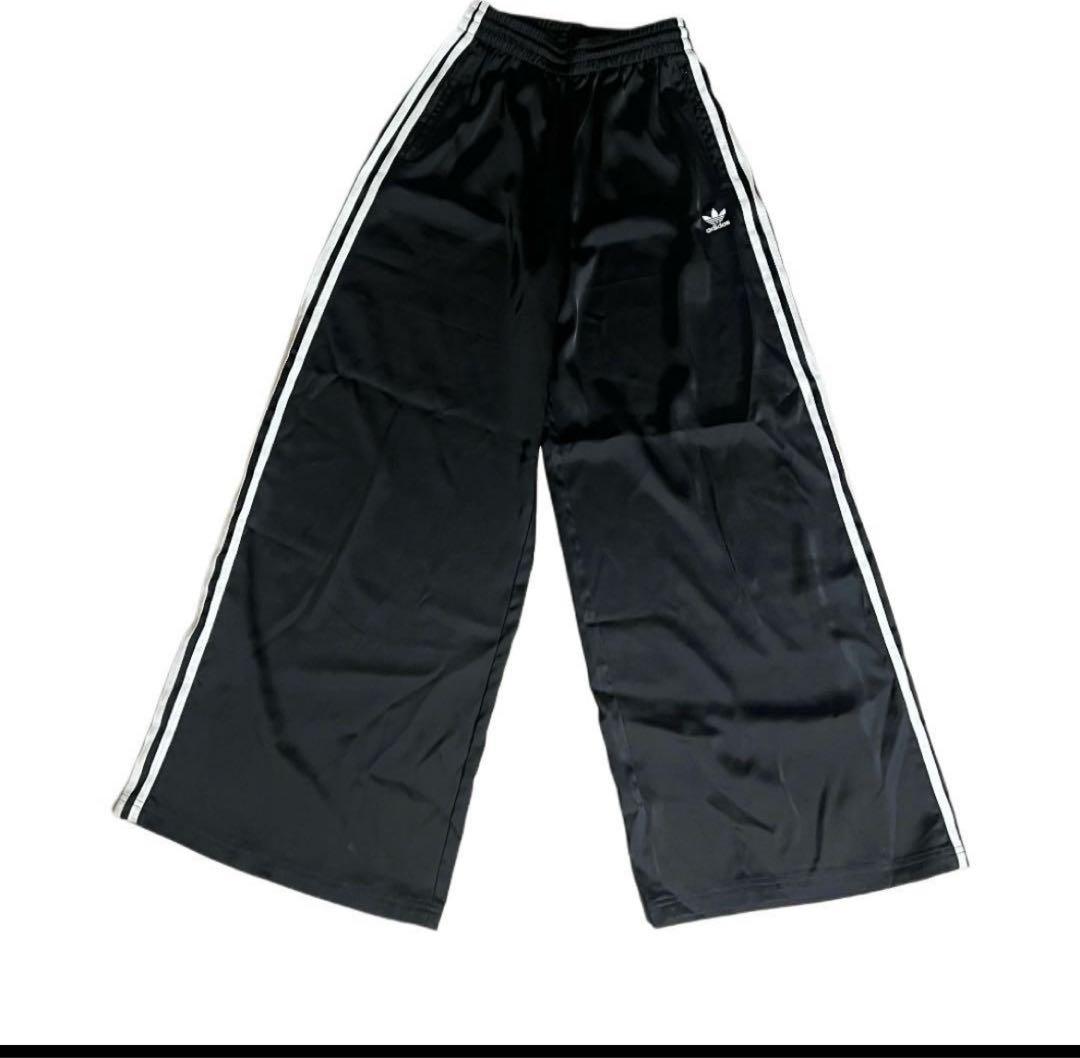 adidas サテンワイドレッグパンツ