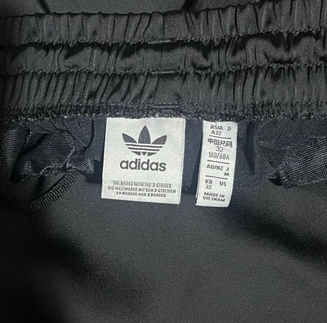 adidas サテンワイドレッグパンツ