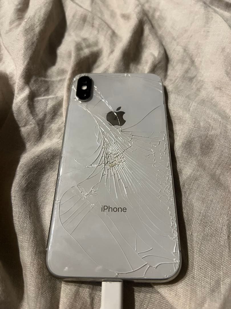 iPhone X シルバー 本体 背面ひび割れ