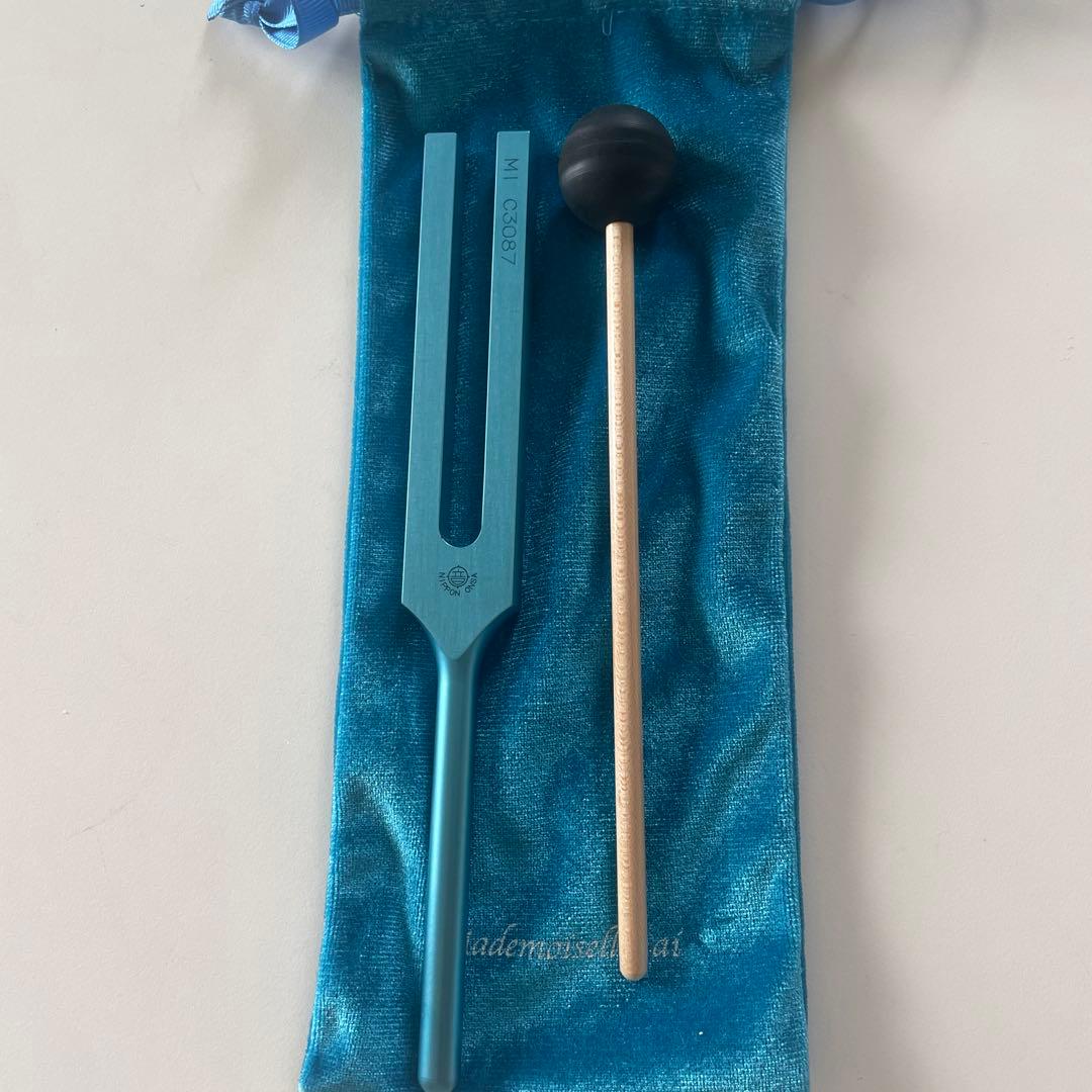 マドモアゼル愛 音叉 チューナー