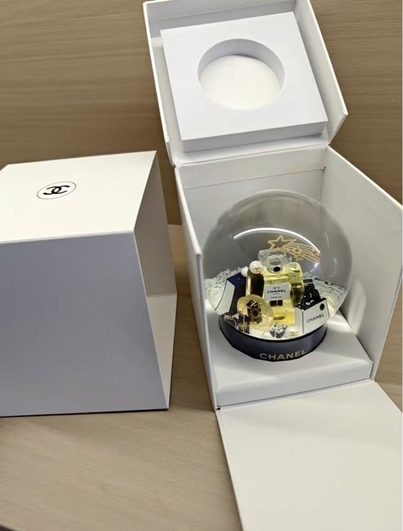 セ*ー様 スノードーム　2025年 ビューティー ホリデー限定