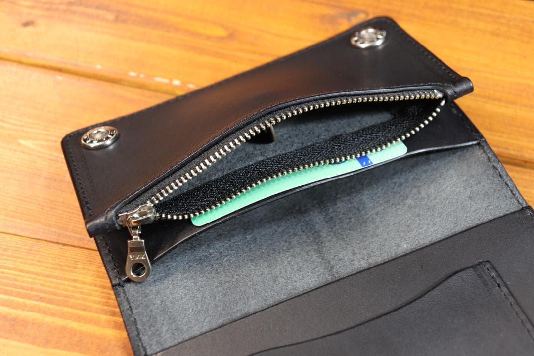 【即納商品】スタッズ ミドルウォレット 革黒 糸黒 栃木レザー使用