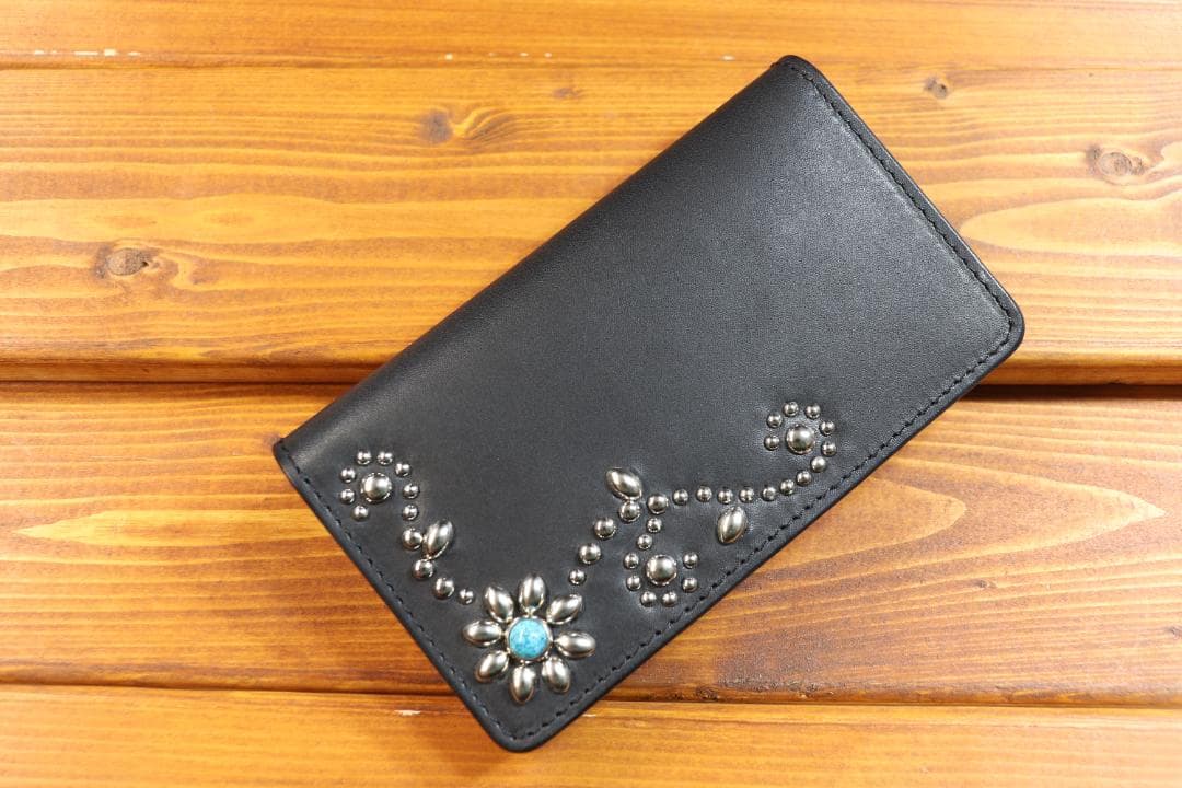 【即納商品】スタッズ ミドルウォレット 革黒 糸黒 栃木レザー使用