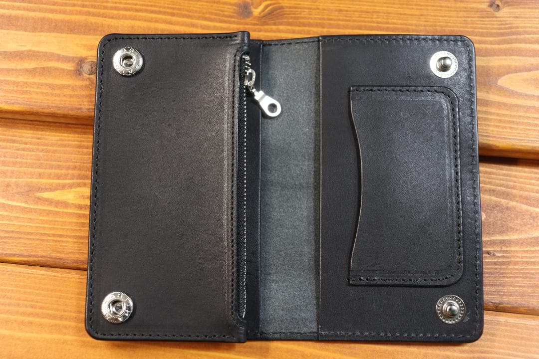 【即納商品】スタッズ ミドルウォレット 革黒 糸黒 栃木レザー使用