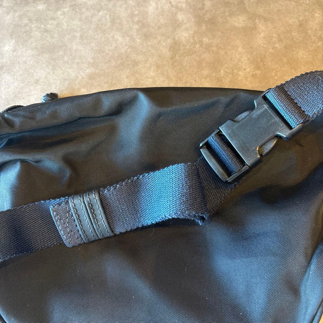 BALENCIAGA バレンシアガ　ボディバッグ　ナイロンバッグ