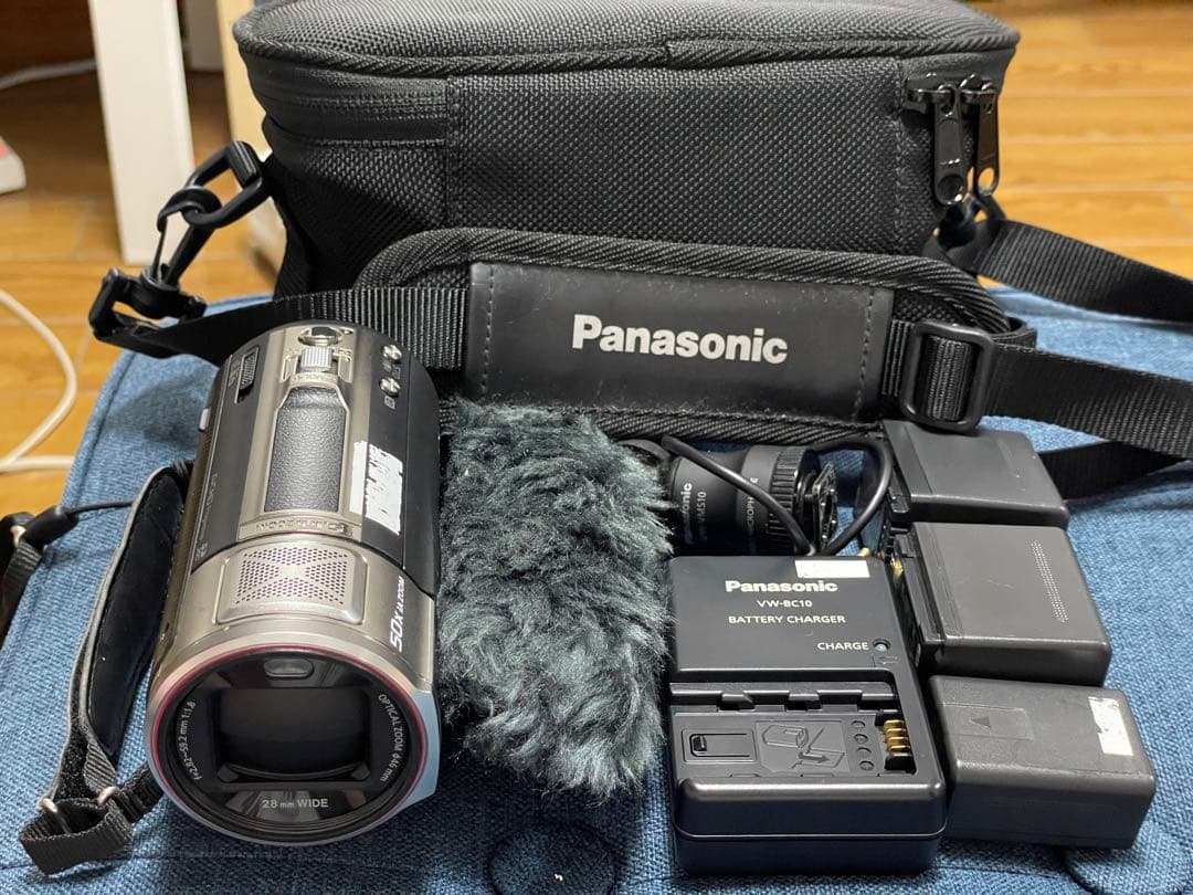 Panasonic HC-V720M ビデオカメラ 本体とアクセサリー
