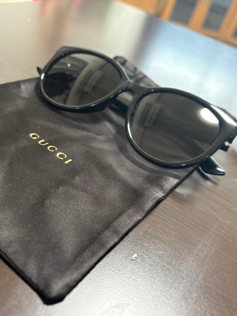 GUCCI キャットアイサングラス ブラック