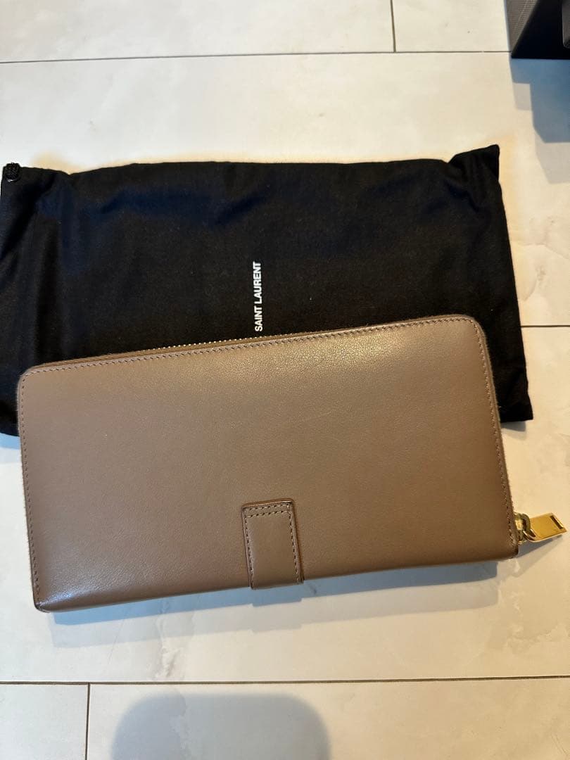 SAINT LAURENT ベージュレザー長財布 保存袋付き