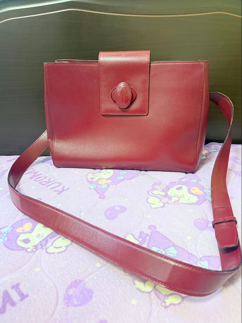 【美品】カルティエショルダーバッグ／ターンロック斜め掛け A4 レザー
