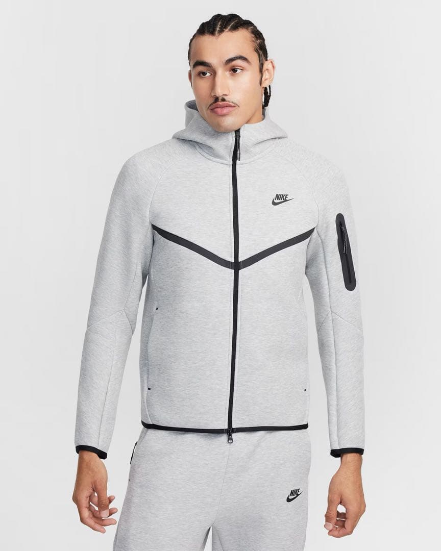 NIKEテックグレー
