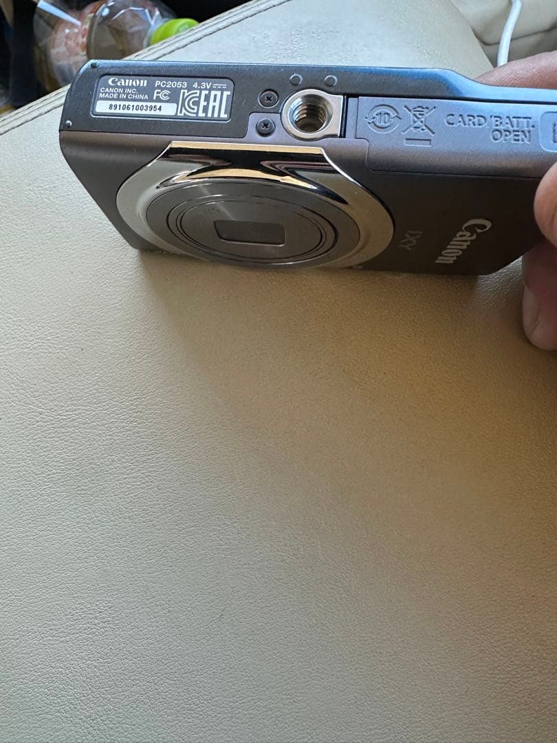 Canon IXY 130 デジタルカメラ 本体と充電器付き