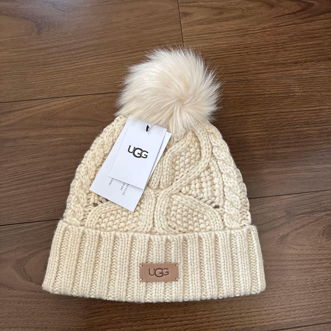 UGG ポンポン付きニット帽 アイボリー