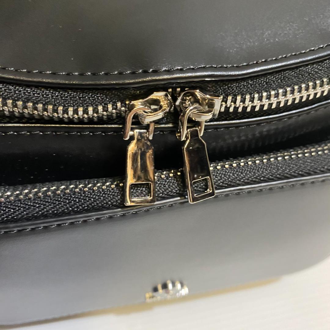 【未使用級】MARY QUANT　レザーボディバッグ