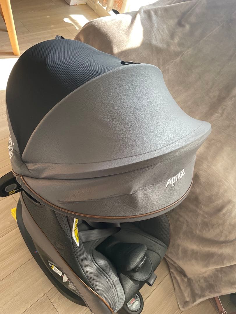 年末年始特化　Aprica 車用チャイルドシート グレー
