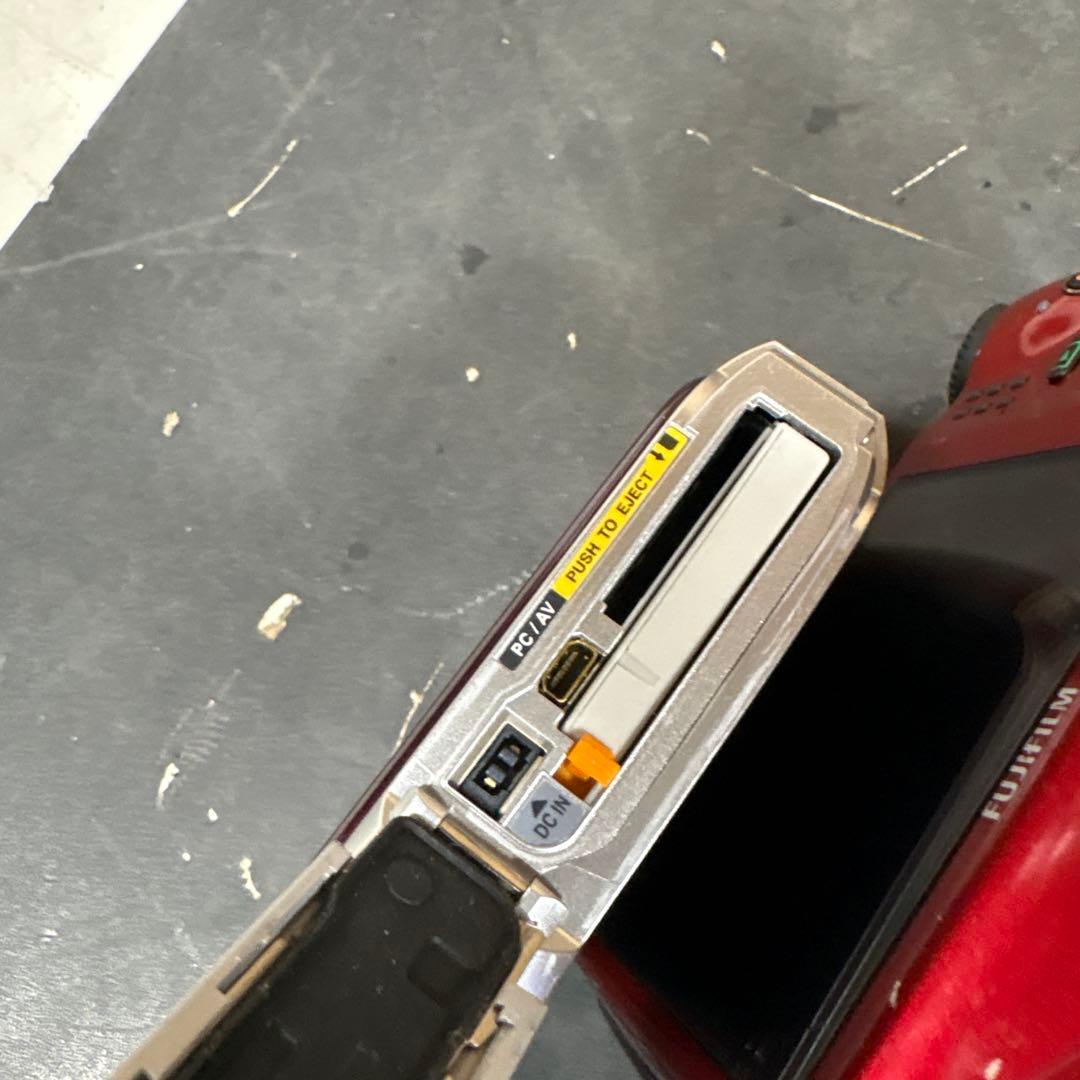 コンパクトデジタルカメラ　2個