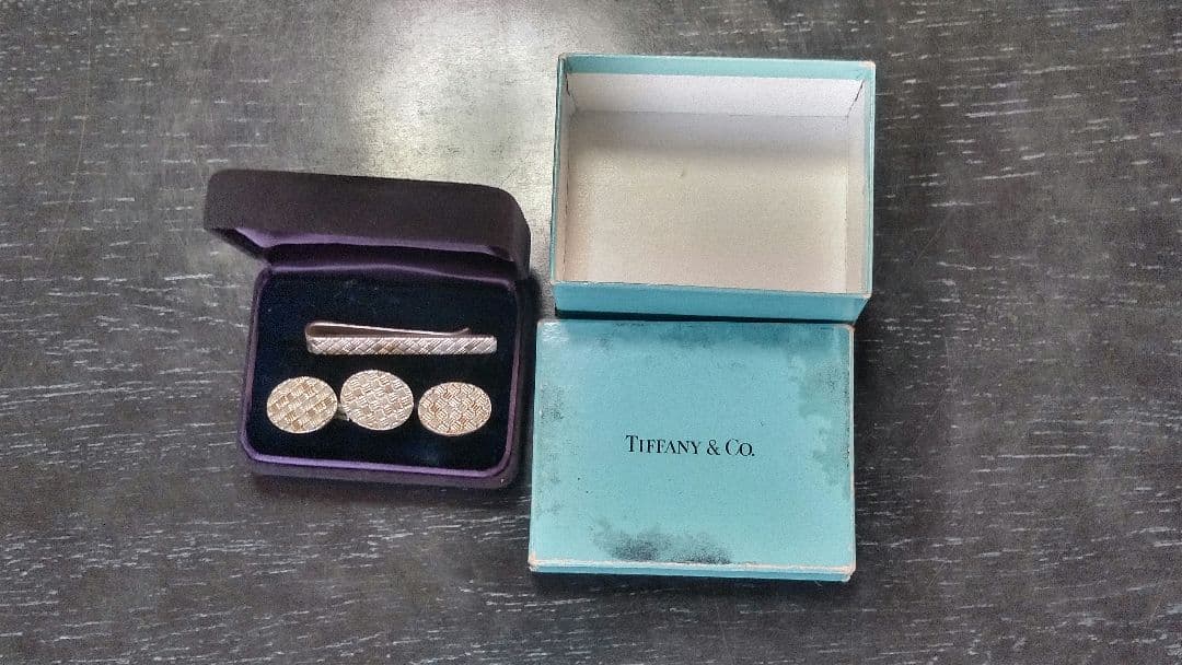 【Tiffany & Co. ネクタイピン&カフス　 シルバーゴールド編み込み】