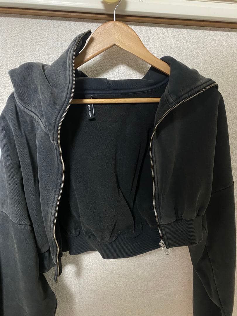 entirestudio ブラッククロップドフーディ