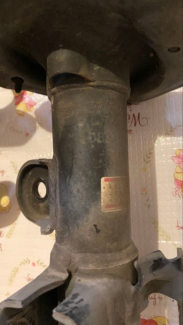 【値下げ可】レクサス CT200h ZWA10 ショックアブソーバー 1台分