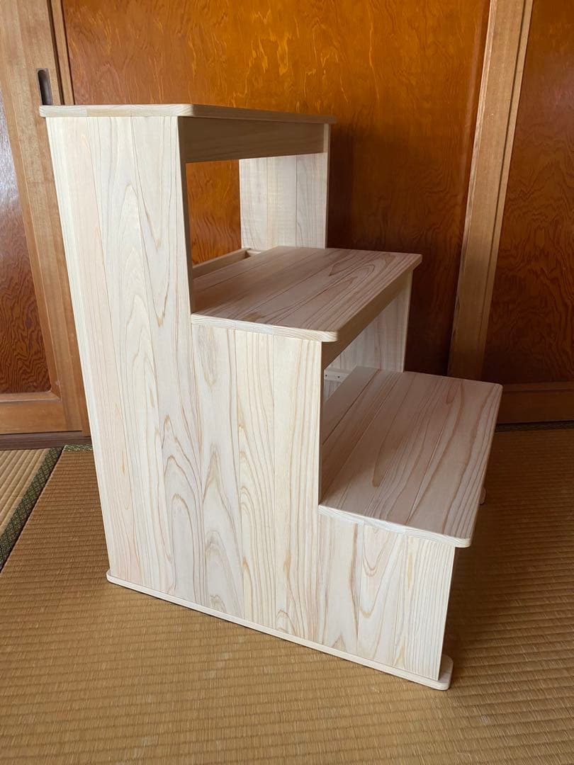 Yaskuro様限定の、手摺り付き3段の踏み台です。
