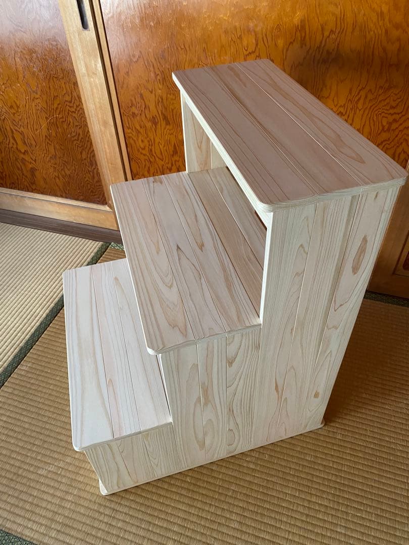 Yaskuro様限定の、手摺り付き3段の踏み台です。