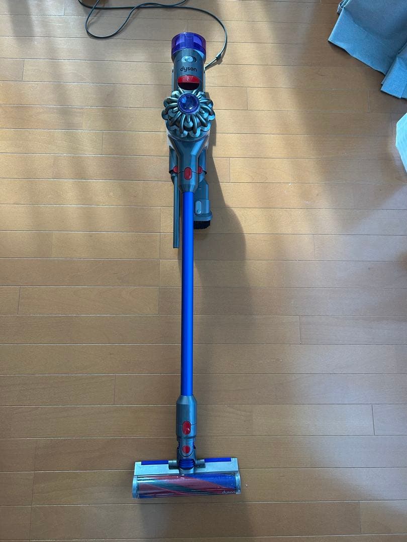 【美品】Dyson V8 Slim Fluffy コードレス掃除機 説明書付き