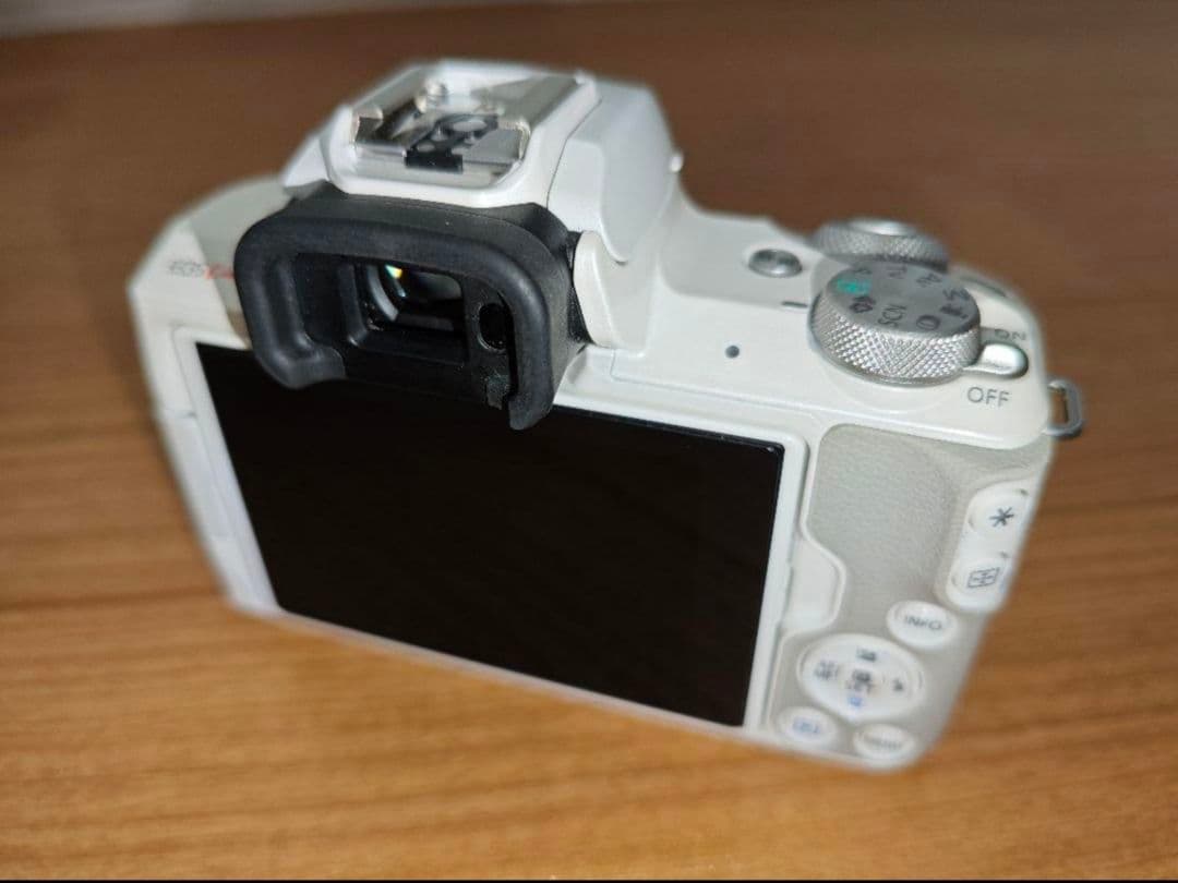 Canon EOS Kiss M ミラーレス一眼 4本レンズ付き