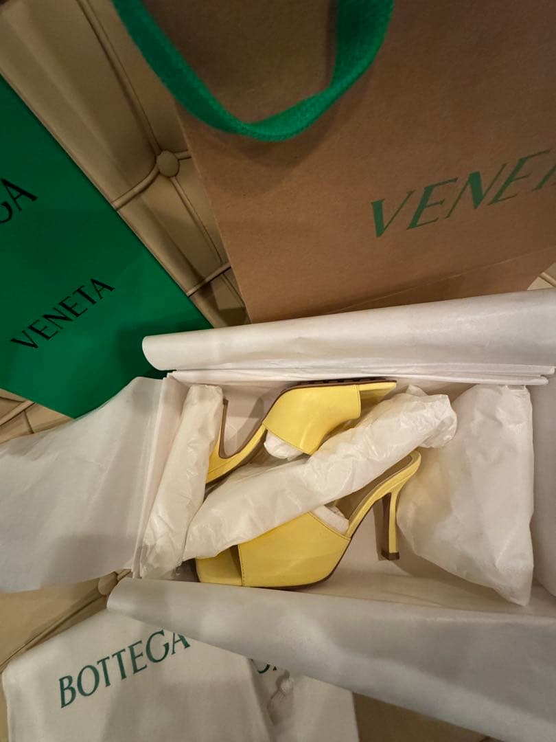 BOTTEGA VENETA イエローミュール