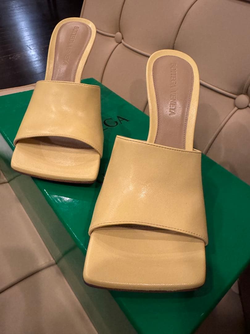 BOTTEGA VENETA イエローミュール